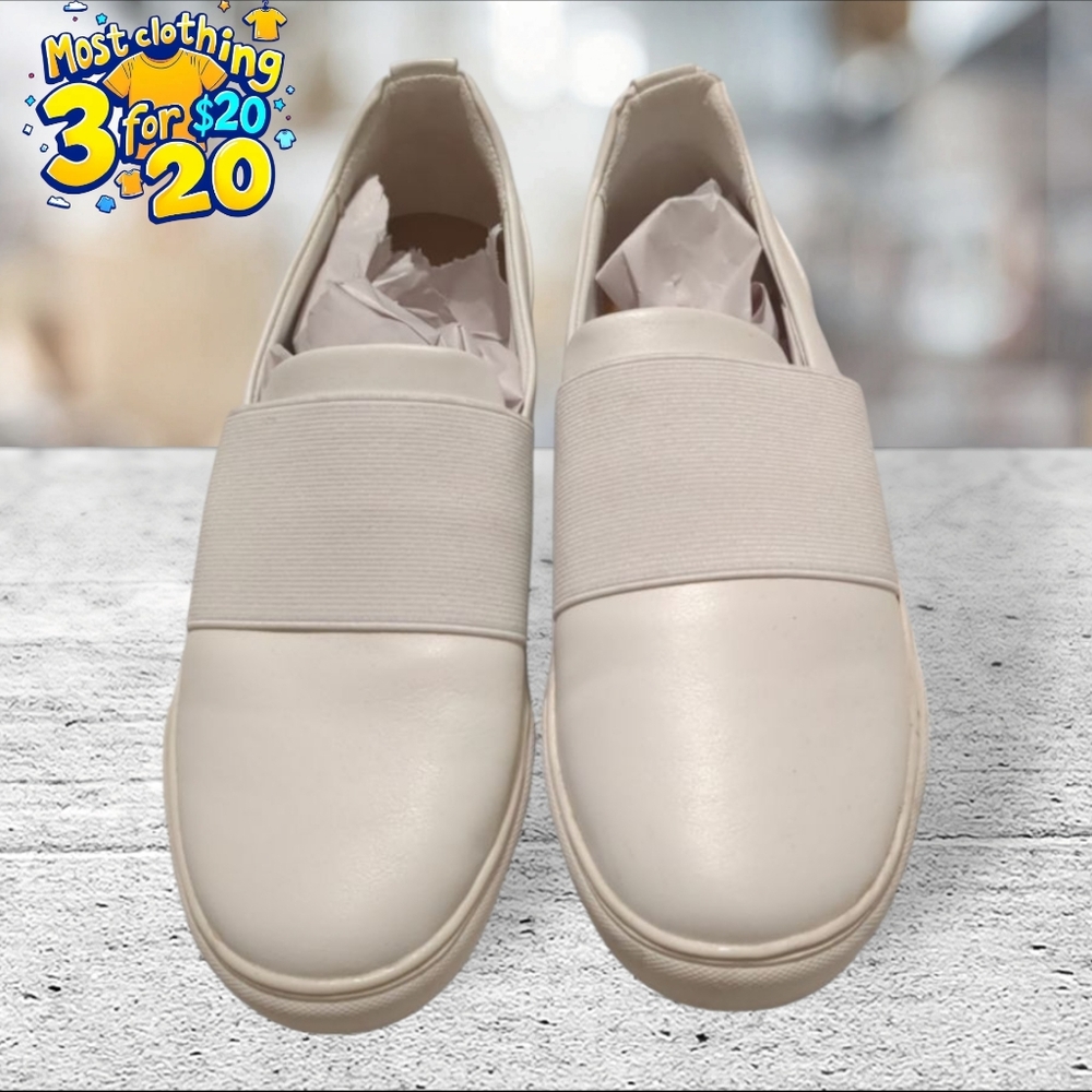 A new day Marisol style slip on boat skate laceless shoe white size 9